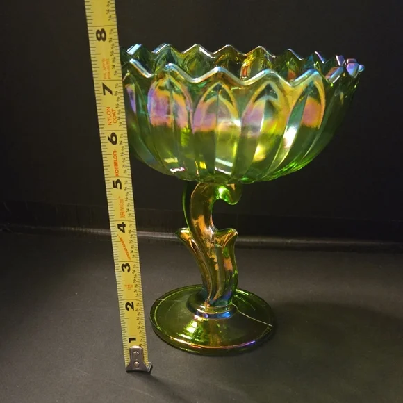 Iridescent Green Glass Art Bowl - Picture 7 of 9